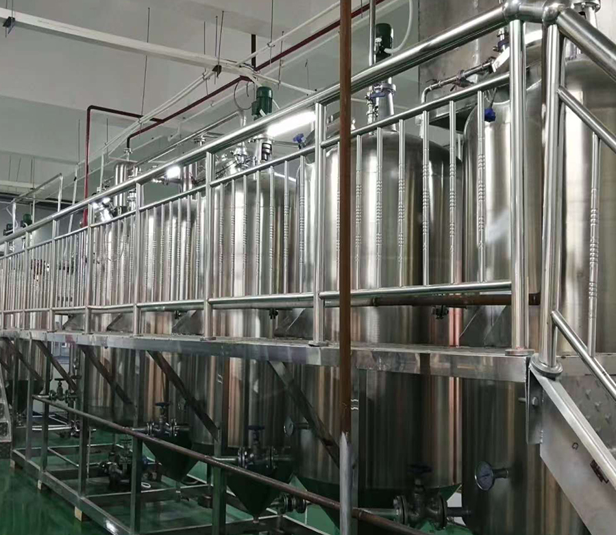 Palm oil refining equipment